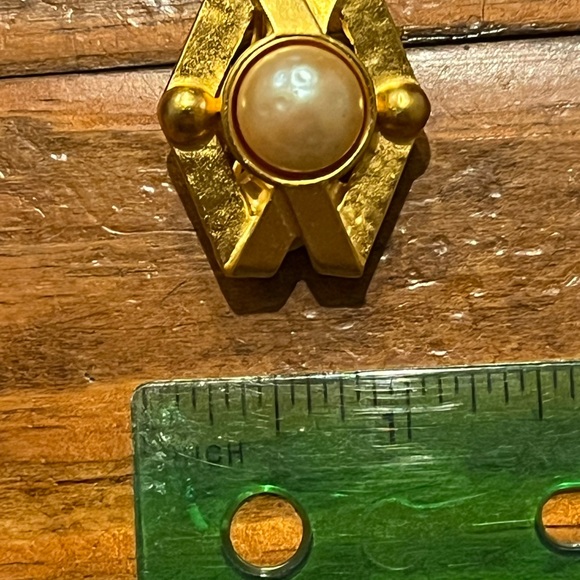 Karl lagerfeld gold tone faux pearl clip on fun earrings - Picture 7 of 8